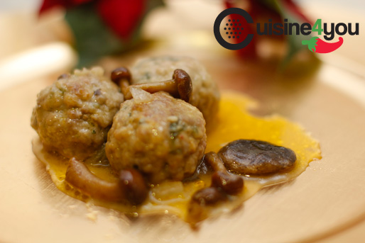 Albóndigas Rellenas de Foie con Salsa de Setas: Un Plato Navideño Irresistible