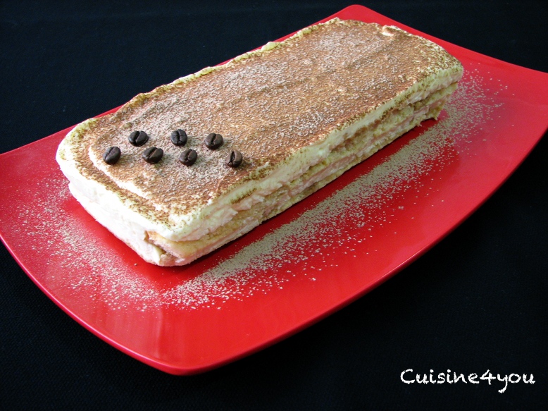 Tiramisú casero sin huevo crudo con mascarpone, café y cacao